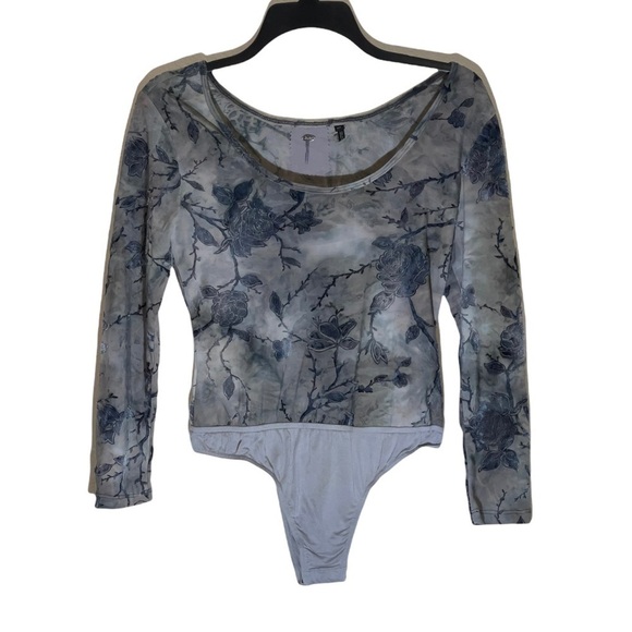 Buffalo Gray Velour Floral Bodysuit. Size S/P - Picture 2 of 6